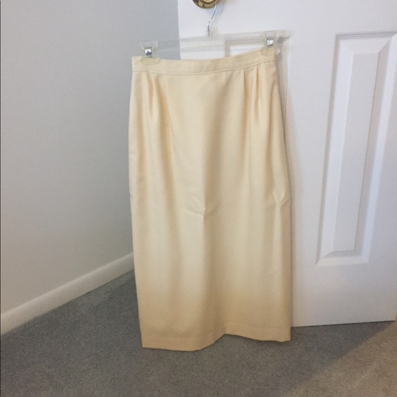 Larry Levine Dresses & Skirts - Larry Levine MIDI vintage wool lined pencil skirt high waisted